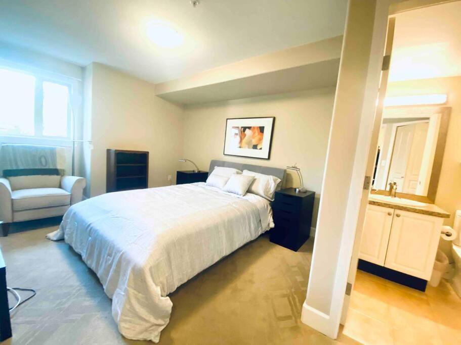 Amazing Location 2 Bedroom Minutes From Downtown Victoria Zewnętrze zdjęcie