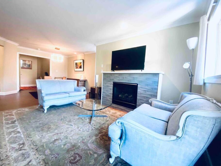 Amazing Location 2 Bedroom Minutes From Downtown Victoria Zewnętrze zdjęcie