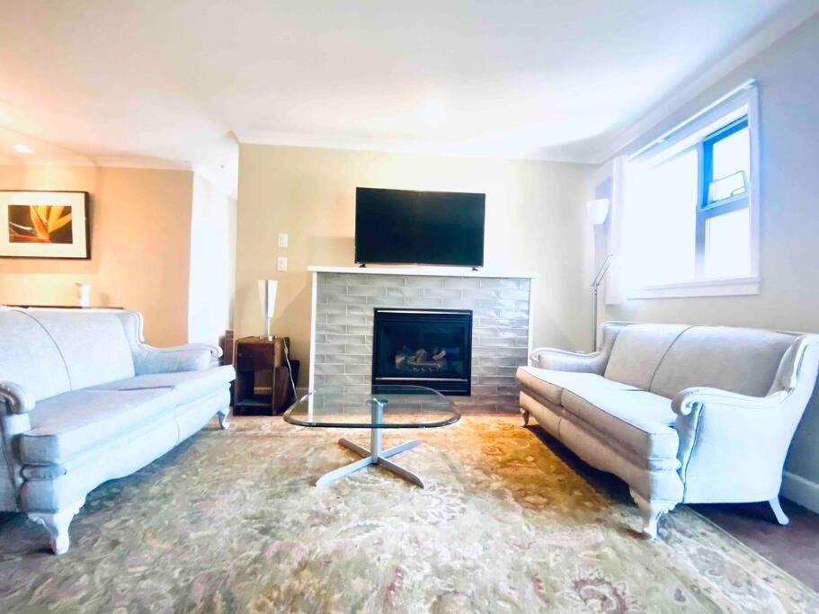 Amazing Location 2 Bedroom Minutes From Downtown Victoria Zewnętrze zdjęcie