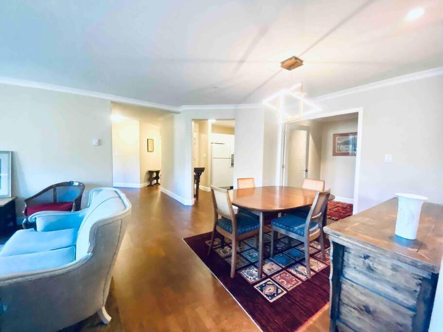 Amazing Location 2 Bedroom Minutes From Downtown Victoria Zewnętrze zdjęcie