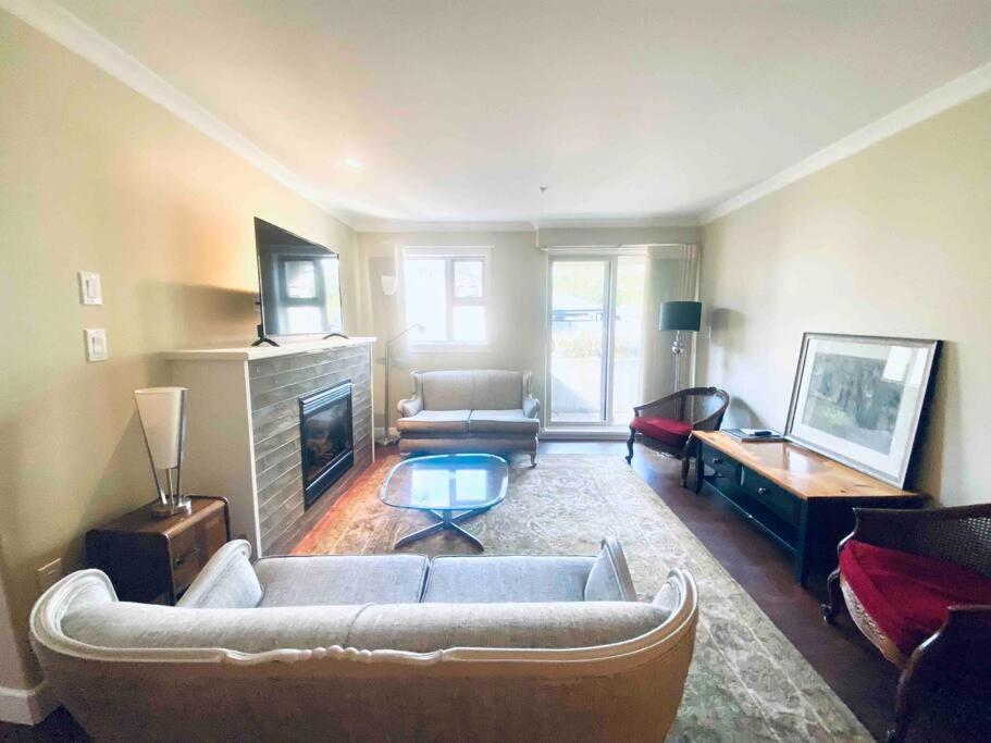 Amazing Location 2 Bedroom Minutes From Downtown Victoria Zewnętrze zdjęcie